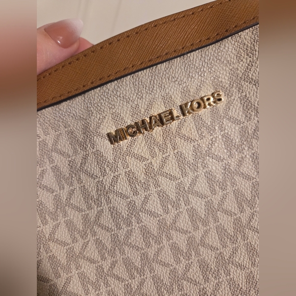 Michael Kors Off White, Grey, and Brown MK Print crossbody jet set bag - Picture 13 of 16